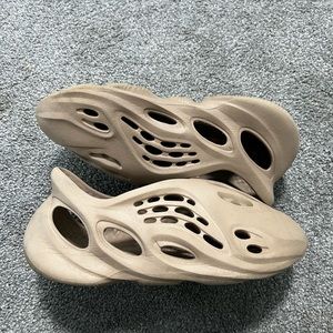 Yeezy foam runner size 11